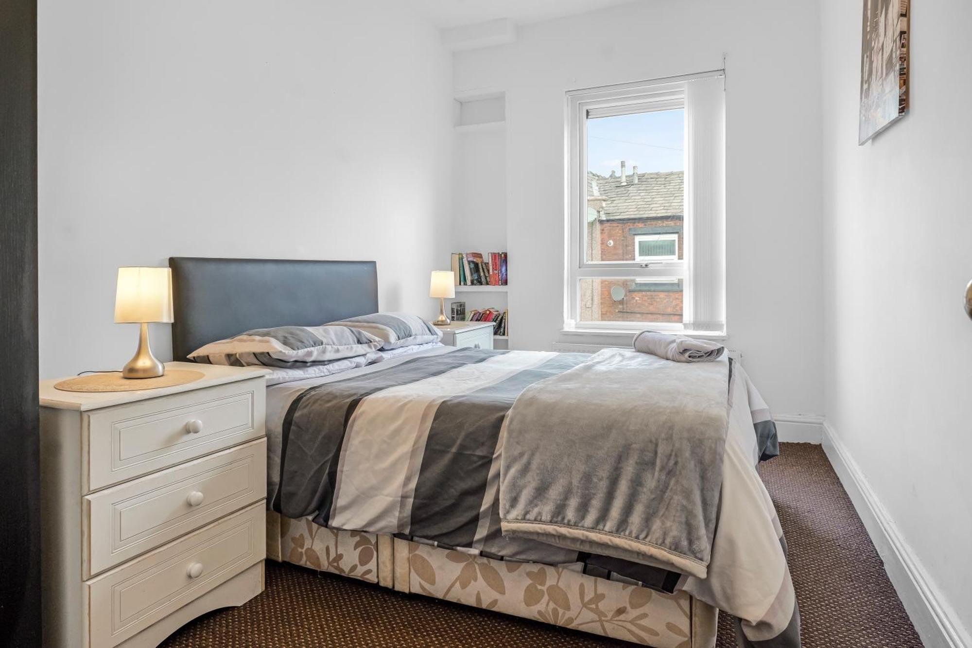 Rochdale 3 Bedroom House 2 Bath With Free Parking Sleeps 7 Exterior foto