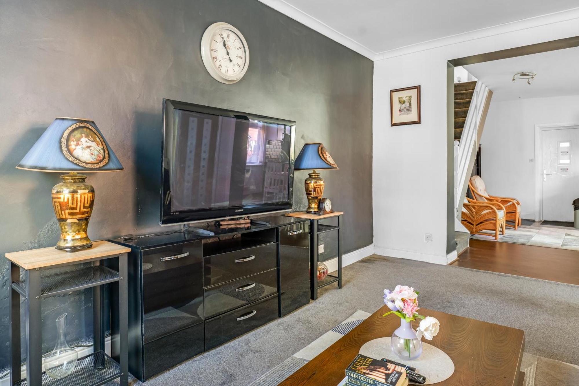Rochdale 3 Bedroom House 2 Bath With Free Parking Sleeps 7 Exterior foto