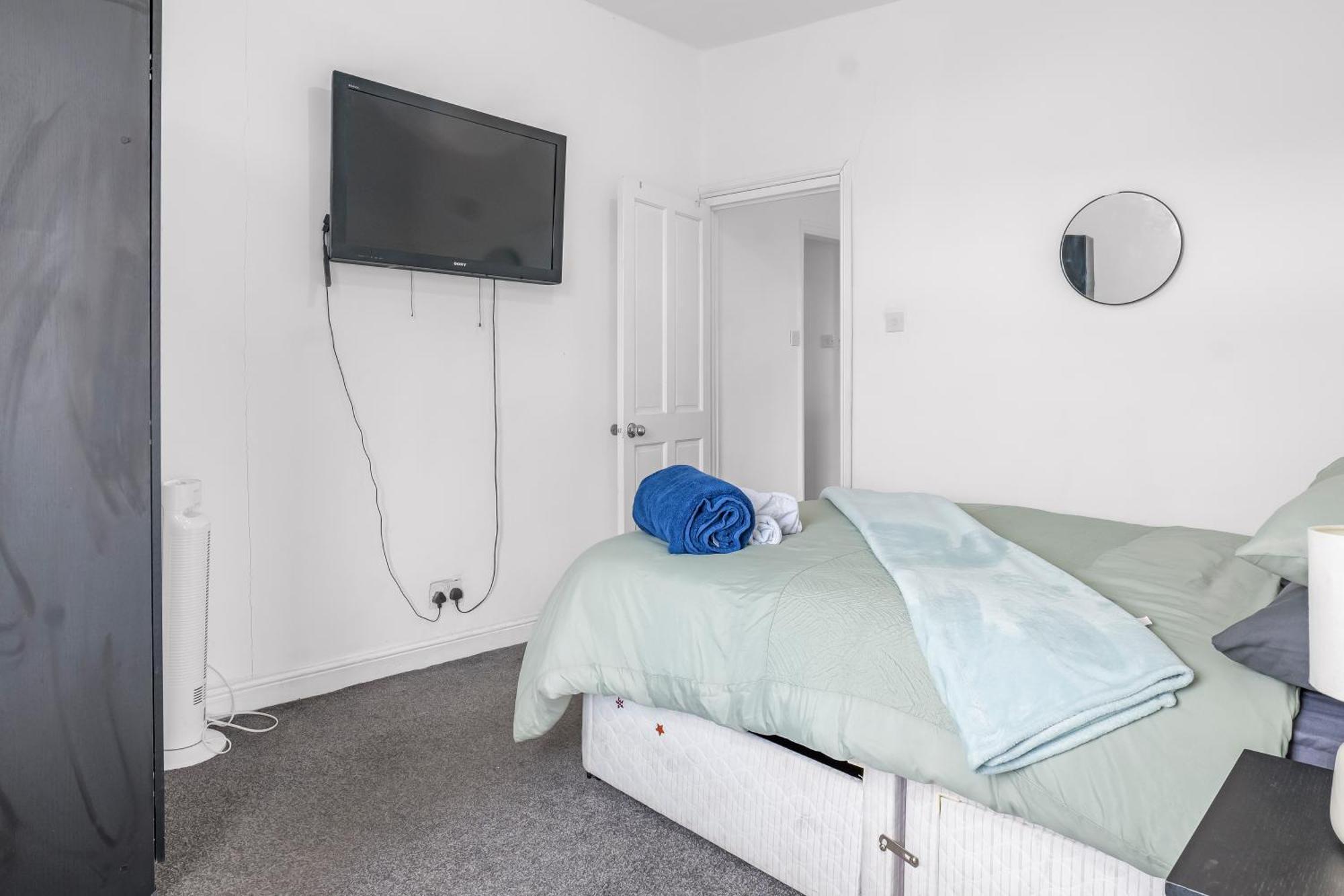 Rochdale 3 Bedroom House 2 Bath With Free Parking Sleeps 7 Exterior foto