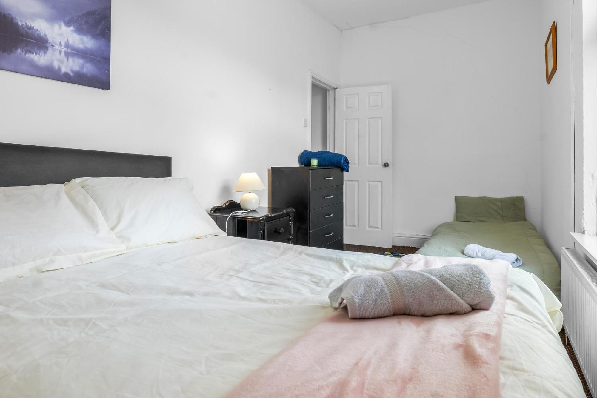 Rochdale 3 Bedroom House 2 Bath With Free Parking Sleeps 7 Exterior foto